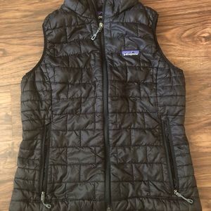 Black Patagonia Nano puff vest